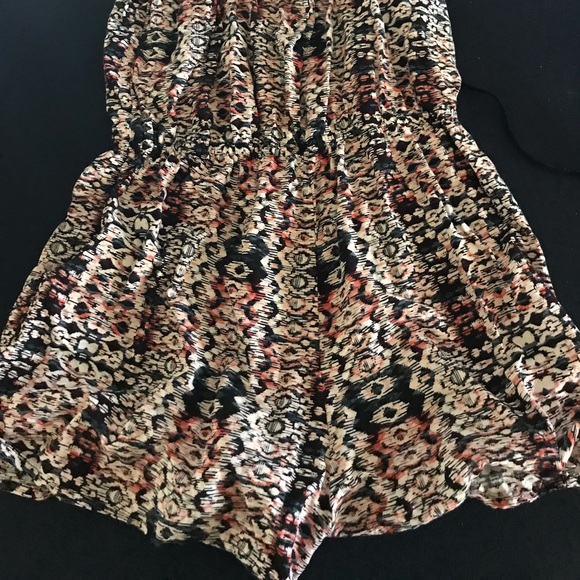 ‼️Mix and Match 3 items for $5‼️ women’s large Rue 21 romper - Picture 3 of 3